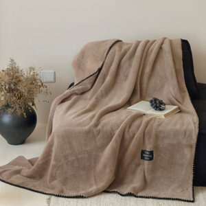 Plush Winter Blanket Boucl&eacute; Microfiber Insulating Lightweight Machine Washable