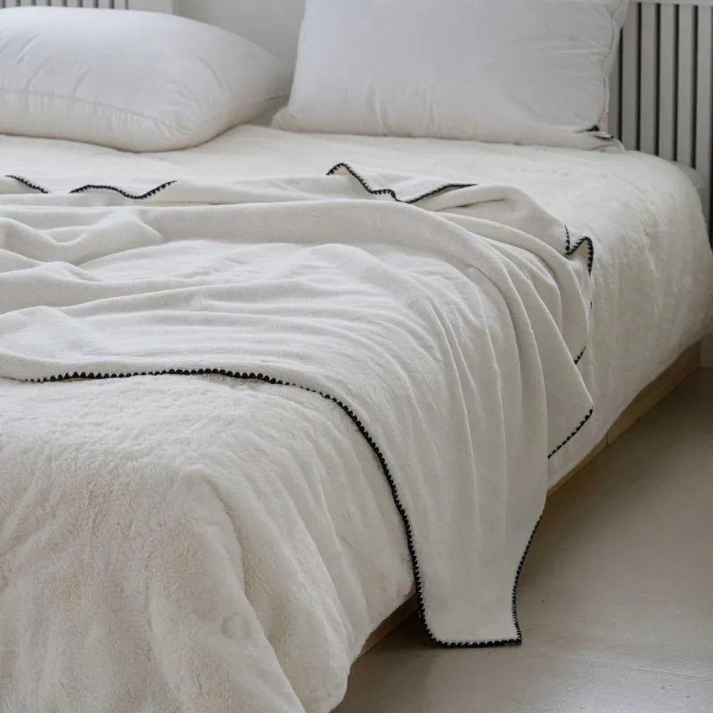Plush Winter Blanket Bouclé Microfiber Insulating Lightweight Machine Washable - Image 2