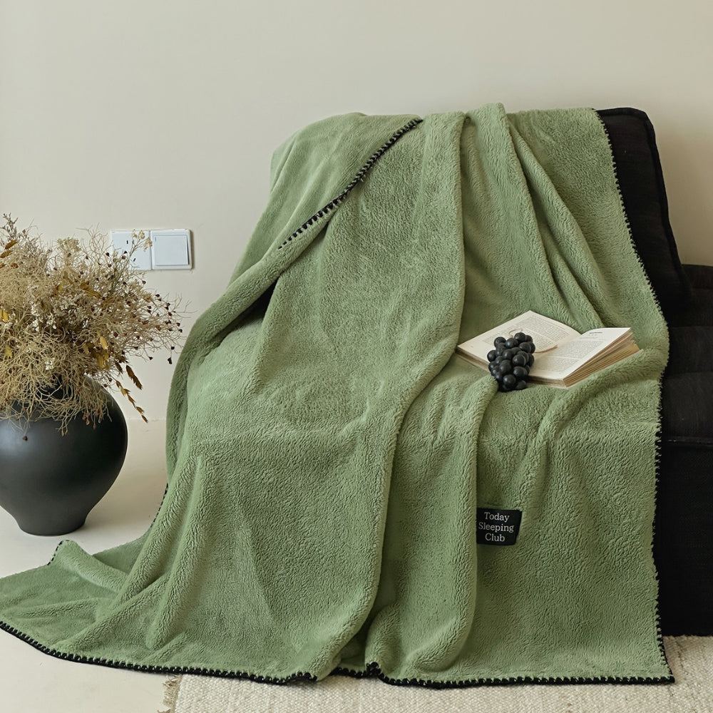 Plush Winter Blanket Bouclé Microfiber Insulating Lightweight Machine Washable - Image 9