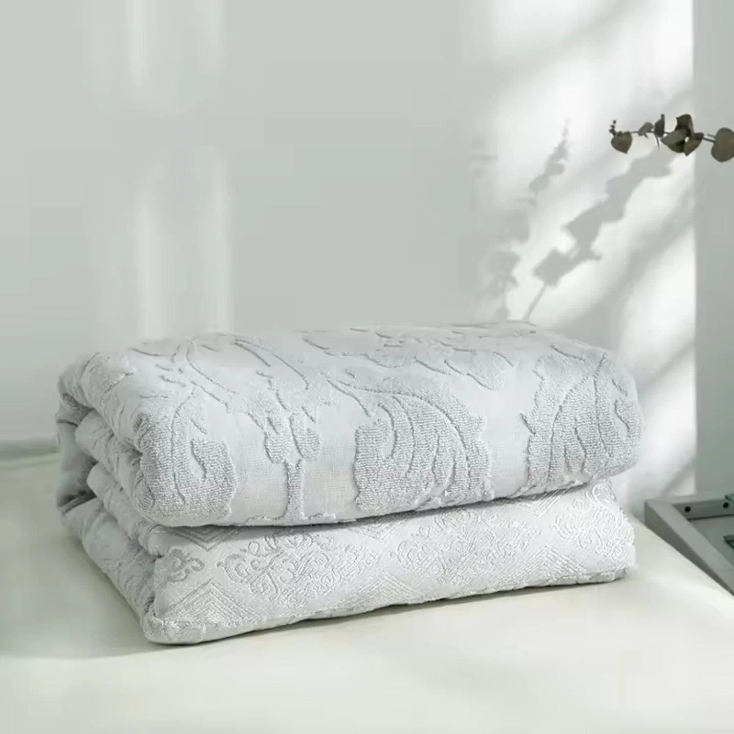 Throw Blanket Plush Jacquard Microfiber Blend Machine Washable - Image 10